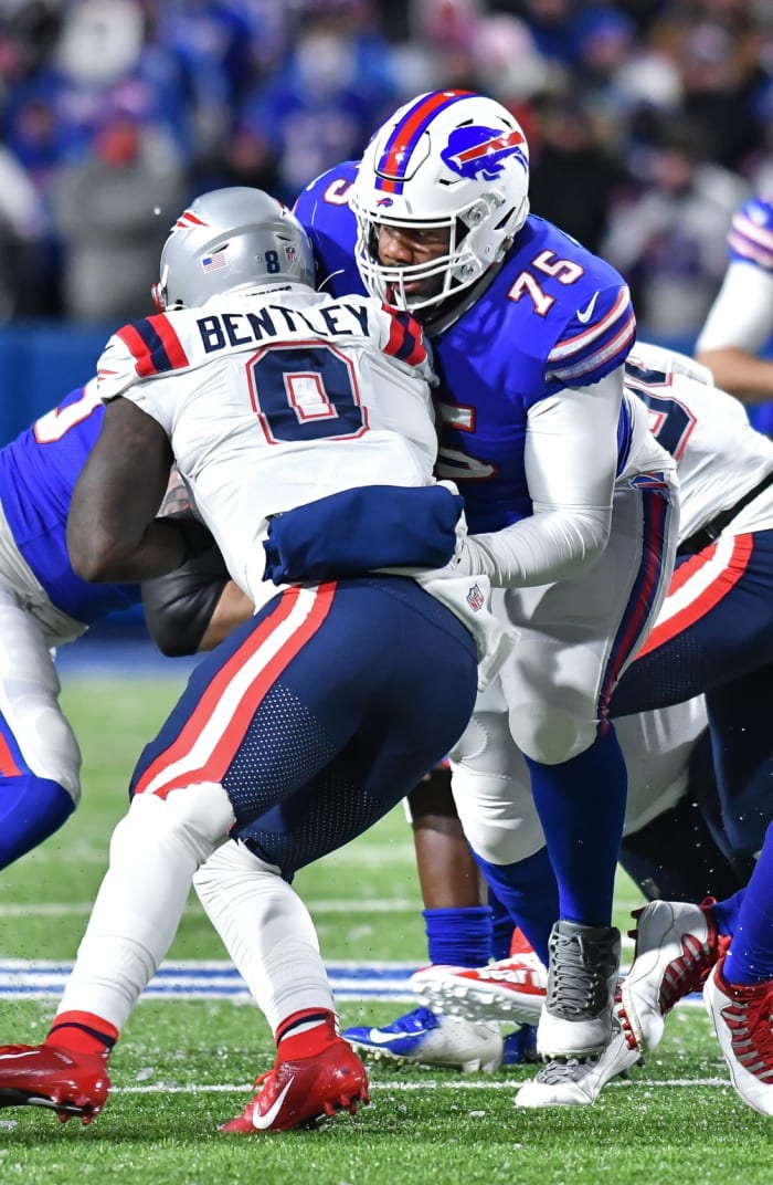 Dec 6, 2021; Buffalo Bills offensive tackle Daryl Williams (75) blocks New England Patriots linebacker Ja'Whaun Bentley (8). Mandatory Credit: Mark Konezny-USA TODAY